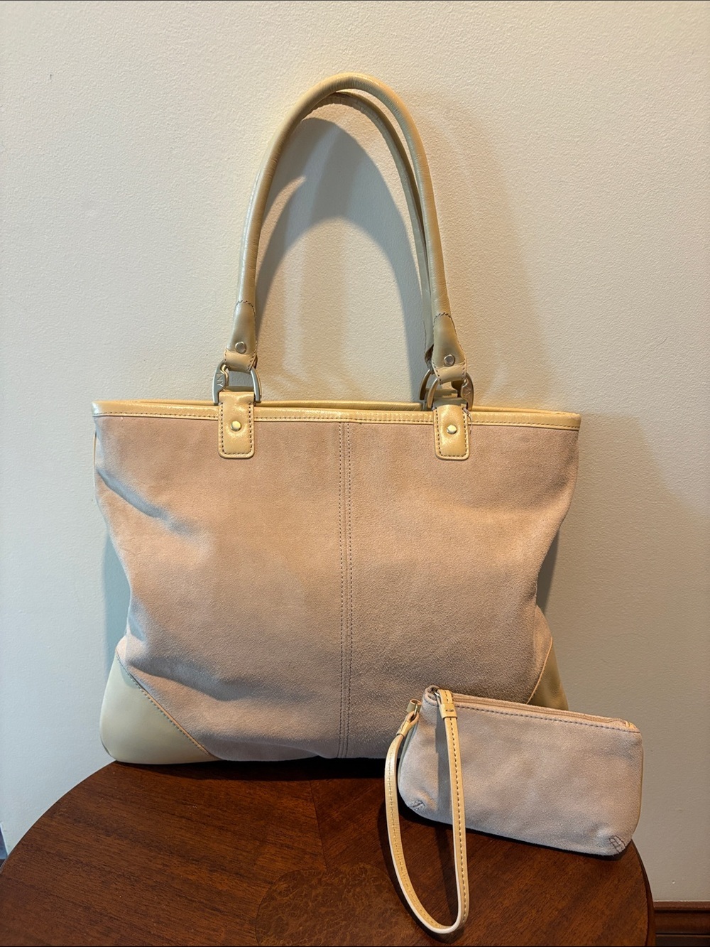 Jones New York  suede bag & wristlet/mirror set  Genuine leather  light tan/tan